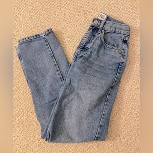 Urban Outfitters BDG Regular Wash High-Rise Mom Jean